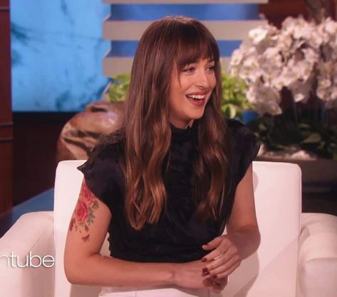 Dakota Johnson    Ellen show Dakota Jhonson, Ellen Show, Famous Girls, Ellen Degeneres, Fifty Shades Of Grey, Dakota Johnson, Jamie Dornan, Fifty Shades, Lion