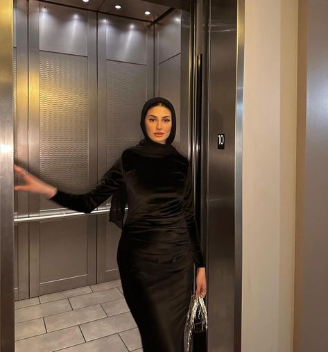 Ig : noorjawadd Night Black Dress, Decor Home Living Room, Hijab Fashion, Black Dress, Black