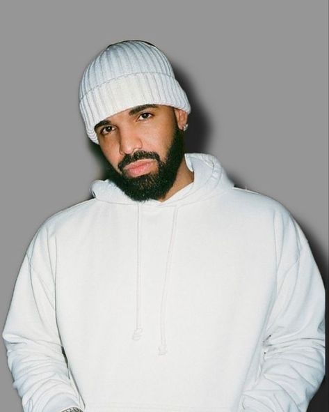 Happy 38th King Day to the hip-hop legend, Drake! 🦉 #OVOSound #Drake #HipHop #BlackMen #ML3ForTheCulture Ovo Sound, Aubrey Graham, Sasha Banks, Fur Sweater, Kings Day, Outfits With Hats, White Hoodie, Drake, Banks