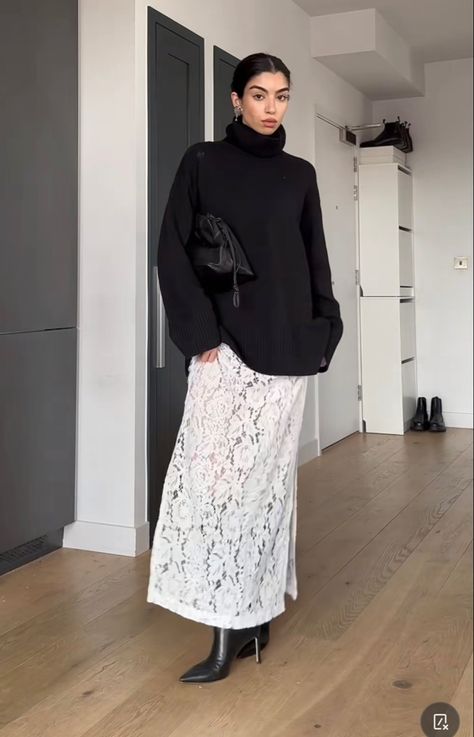 Cream Lace Skirt Outfit, Lace Maxi Skirt Outfit, Winter Maxi Skirt Outfit, White Lace Maxi Skirt, Cold Day Outfits, Maxi Skirt Winter, Dress Over Jeans, Muslim Style, Maxi Lace Skirt