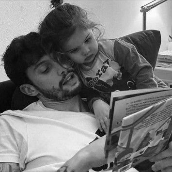 Couple With Kids Aesthetic, Dad Aesthetic, ماثيو ماكونهي, Heal Your Soul, Father And Daughter Love, Christmas Posts, Father And Baby, Girl Dad, Dad Baby