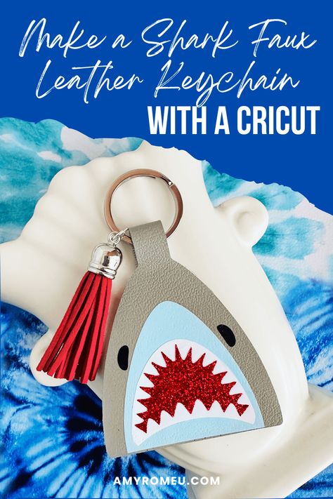 Faux Leather Crafts Cricut Diy, Leather Cricut Keychain, Faux Leather Craft Ideas, Faux Leather Keychain Cricut, Cricut Faux Leather Projects, Faux Leather Cricut Projects, Faux Leather Projects, Keychain Inspiration, Leather Cricut