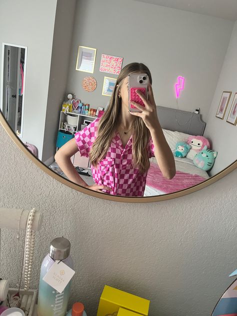 MY PIC!! GIVE CREDS IF USED! 🤍🌴 Preppy Images, Preppy Poses, Preppy Pfp, Preppy Things, Beachy Outfits, Fake Acc, Preppy Stuff, Mirror Pics, Cute Preppy Outfits