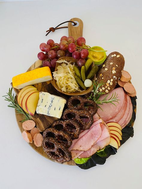 It's the Wurst charcuterie board ever! German Grazing Board, Oktoberfest Charcuterie Board, German Charcuterie Board, German Cheeses, Oktoberfest Charcuterie, Thanksgiving Board Ideas, Charcuterie Dinner, Charcuterie Lunch, German Snacks