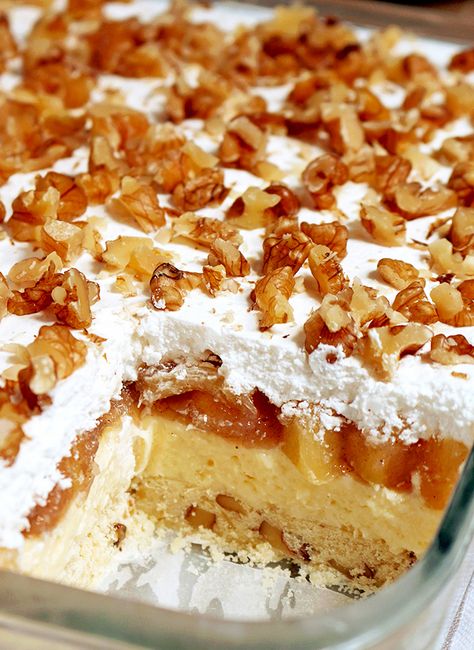 Apple Lasagna, Potluck Favorites, Lasagna Dessert, Desserts Apple, Caramel Apple Crisp, Chocolate Chip Shortbread Cookies, Apple And Cinnamon, Light Cakes, Apple Dessert Recipes