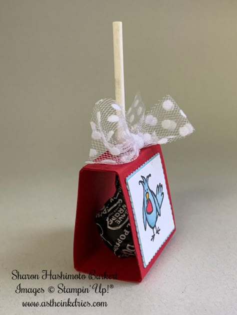 Dum Dum Lollipops, Tootsie Pop, Candy Treats, Treat Holders, School Treats, Hey Love, Candy Crafts, Candy Holder, Candy Favors