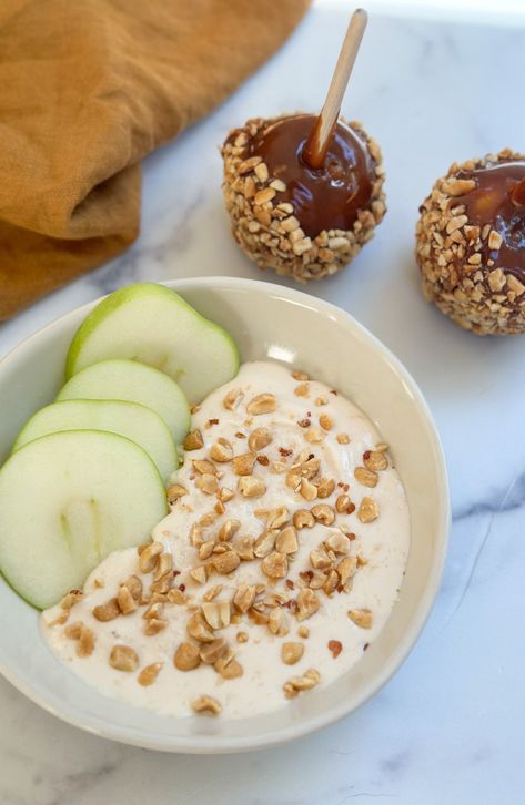 Simple and tasty caramel apple protein dip recipe Protein Apple Dip, Peachie Spoon, Ww Cookies, Protein Dip, Apple Dip Recipe, Pumpkin Yogurt, Caramel Apple Dip, Protein Yogurt, Caramel Dip