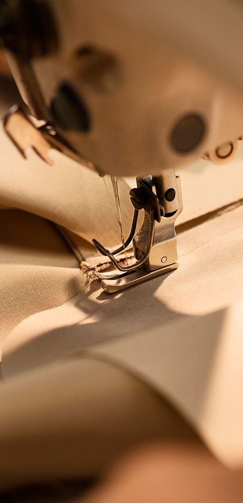 Sewing Aesthetic, Sewing Photography, Fashion Dream Job, Fashion Designer Studio, Fabric Photography, Clothing Photography, Beige Aesthetic, Student Fashion, Sewing Art