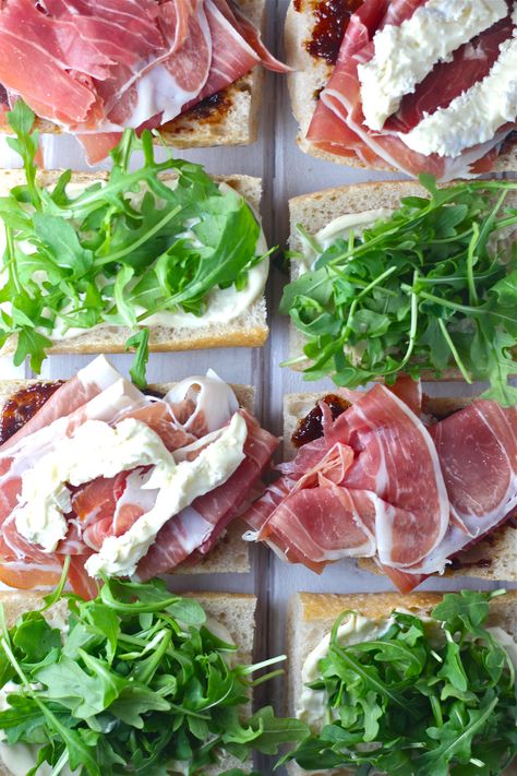 These Prosciutto Picnic Sandwiches are an easy and delicious European-style lunch! | The Millennial Cook #sandwich #prosciutto #brie #fig #arugula Prosciutto Sandwich, Prosciutto Recipes, Picnic Sandwiches, Gourmet Sandwiches, Picnic Food, Chapati, Picnic Foods, Wrap Sandwiches, Arugula