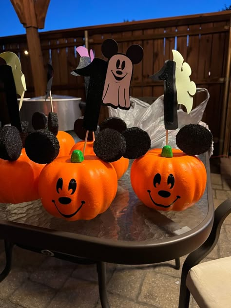 Mickey Mouse Halloween Centerpieces, Mickey Mouse Birthday Halloween, Disneyland Halloween Birthday Party, Mickey Halloween Party Decorations, Mickeys Halloween Birthday Party, Mickey Mouse Spooky Birthday, Halloween Disney Birthday Party, Mickeys Not So Scary Halloween Birthday Party, Halloween Mickey Cake