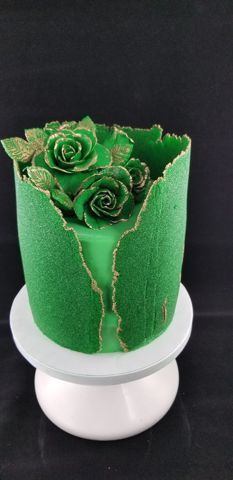 Fault Line Cake, Apple Cake Pops, Sheet Cake Designs, Beautiful Cake Designs, Elegant Birthday Cakes, Green Cake, Cake Decorating Videos, Cake Decorating Designs, Fondant Figures