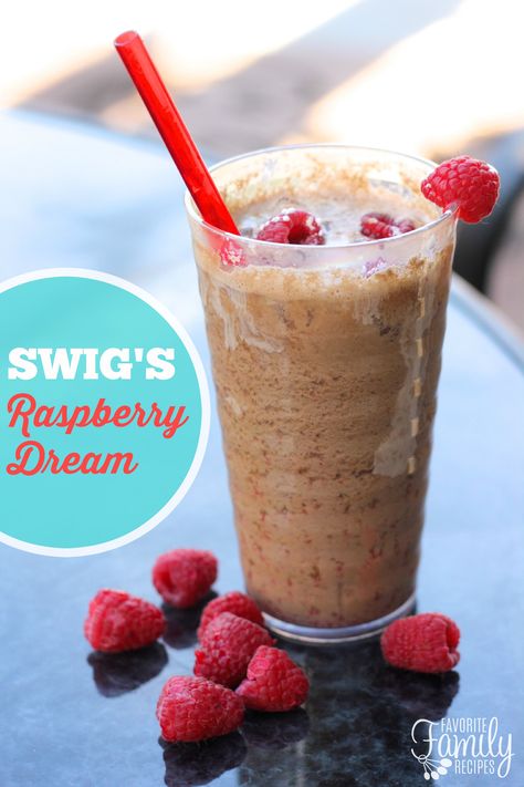 Swig Drinks, Soda Drinks Recipes, Raspberry Drink, Drink Recipies, Soda Recipe, Copycat Restaurant Recipes, Scrumptious Desserts, Sweetest Thing, Cat Recipes