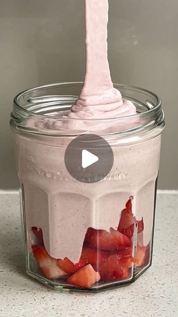 Gina Burgess on Instagram: "Blended Strawberry Oats (with a chocolate shell!) 😍🍓🍫

So easy and perfect for preparing in advance! I usually eat these as a snack, I’m obsessed with the consistency 😍 

Edit: I’ve just re-found where I got the inspo for this from 🥹 the v talented @thefitlondoner created a similar strawberry blended oat jar that looked absolutely insane 🍓 I knew I’d seen this idea somewhere 😅 

Recipe is on my blog - link in bio x

#chocolateshell #strawberryoats #dessertforbreakfast #veganbreakfast #easyveganfood #nobakedessert #blendedoats #oatmeal #veganmealprep #strawberries #breakfasrjars #magicshell #vegansnacks #plantbasedrecipes" Blended Strawberry Oats, Strawberry Chocolate Dessert, Strawberry Oats, Strawberry Yogurt Parfait, Blended Oats, Yogurt Parfait Recipe, Greek Yogurt Pancakes, Breakfast In A Jar, Free Keto Meal Plan