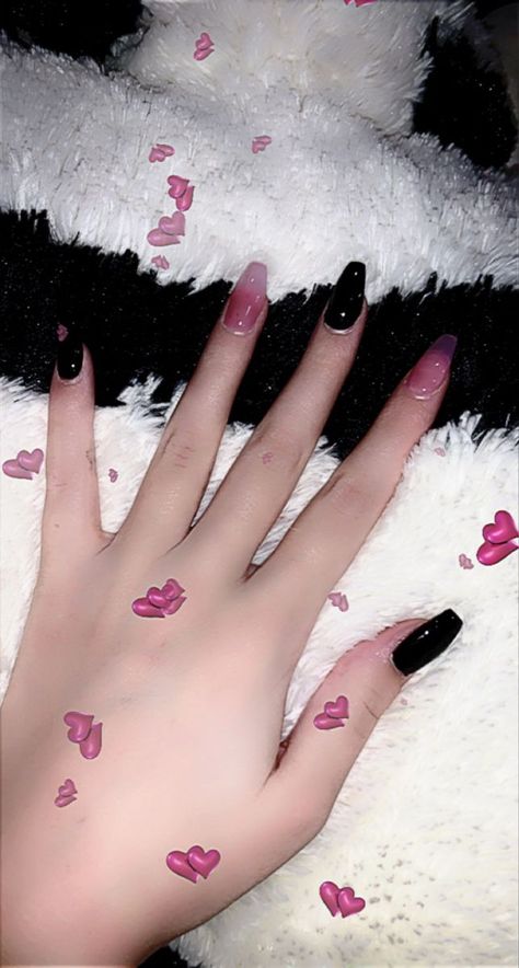 emo alt goth nail inspiration black and pink acrylic gel ideas cute lil peep indie drainer filter pillow pet white girl fasion style Black And Pink Aesthetic Nails, Cute Emo Nails Acrylic, Emo Nails Aesthetic, Alt Pink Nails, Alt Gel Nails, Nail Ideas Alt, Draculaura Nails Acrylic, Black Alt Nails, Pink Alt Nails