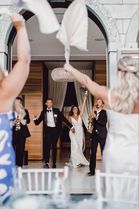 Double saxophone, destination weddinf. Wedding entrnace goals! Saxophone At Wedding, Wedding Saxophone Player, Saxophone Wedding, Wedding Saxophone, Saxophone Aesthetic, Jane Hill, Tropical Glam, Cocktail Hour Wedding, Como Wedding