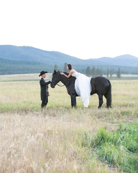 Who else grew up singing along to the Dixie Chicks? This image gives me all of the nostalgic vibes. ⠀ .⠀ .⠀ .⠀ #gardenwedding #carriagehousewedding #barnwedding #countryliving #lancaster #lancasterphotographer #pennsylvaniaphotographer #fineartweddingphotographer #tenneseeweddingphotographer #nashvilleweddingphotographer #txweddingphotographer #montanaweddingphotographer #bozemanphotographer #foreverlove #bridallook #countrylivingmag #ruffledblog #olivinefox #wedding_diaries #chasinglight #coast Monarch Wedding, Montana Resorts, Switzerland Elopement, Prewed Concept, Groom Pics, Horse Photoshoot Ideas, Pictures I Want To Recreate, Ireland Elopement, Country Couple Pictures