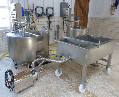 Milk Stanchion, Alley Kitchen, Cattle Housing, Commercial Farming, Cow House, Cheese Mold, Cheese Factory, Dairy Cattle, Pizza Recipes Homemade