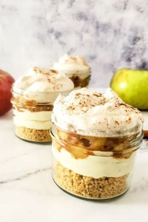 Mini Apple Pie Cheesecake, Apple Pie Cheesecake Recipe, Cheesecake Jars, Mini Apple Pie, Apple Pie Cheesecake, Apple Cream Cheese, Cheesecake In A Jar, Pie Cheesecake, Apple Cheesecake