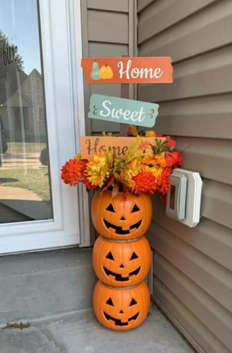 Plastic Pumkin Decoration Ideas Front Porches, Diy Fall Decor For Porch, Fall Decor For Outdoors, Diy Outside Fall Decorations, Outside Pumpkin Decorating Ideas, Fall Decor Ideas Outside, Inside Fall Decor, Fall Diy Decor Outdoor, Diy Fall Patio Decor