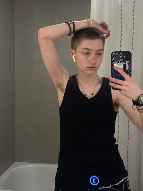 #buzzcut #nonbinary #transmasc #summer #androgynous #blacktanktop #mirror #uninterested #gay Transmasc Buzzcut, Queer Buzzcut, Emo Buzzcut, Nonbinary Buzzcut, Gender Euphoria, Makeup Stuff, Buzz Cut, Body Mods, Hair Cut