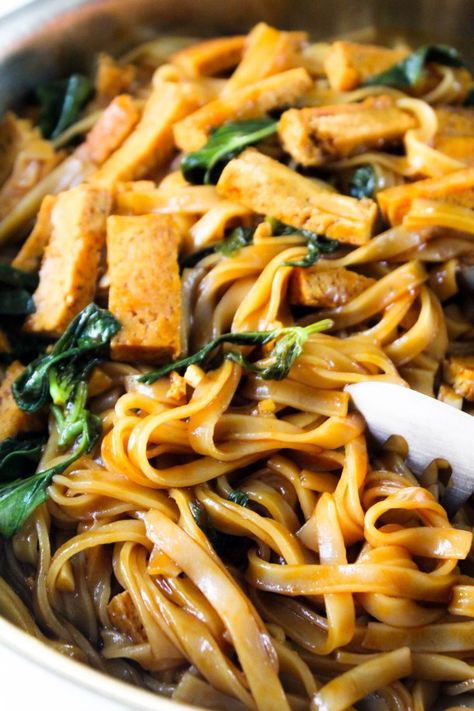 Rice Noodles Recipe, Basil Tofu, Tofu Fried, Tofu Rice, Rice Noodle Recipes, Friend Dates, Pan Fried Tofu, Tofu Vegan, Cooking Tofu