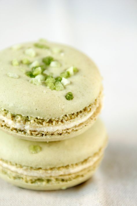 Apple Buttercream, Honey Macarons, Apple Macarons, Giant Macaron, Holiday Macarons, Beautiful Macarons, Perfect Macarons, White Chocolate Ganache Recipe, Macaron Cakes