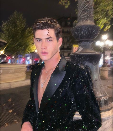 Glittery Outfit For Men, Glitz And Glam Men Outfit, Glitz And Glam Party Outfit Men, Christmas Party Outfits For Men, Gender Nonconforming Fashion, Party Outfits For Men, Glam Party Outfit, Glitter Suit, Statement Shirts