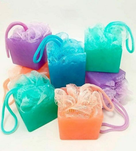 Kids Soap Ideas, Soap Cubes, Natural Soap Colorants, Easy Soap Recipes, Diy Soap Recipe, Săpunuri Handmade, Handmade Soap Recipes, Soap On A Rope, Soap Making Recipes