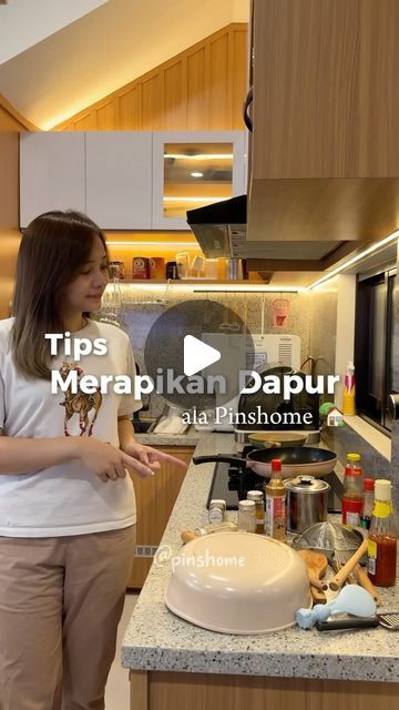 1,603 likes, 21 comments - pins.home pada October 7, 2024: "Tips Merapikan Dapur ala Pinshome Part 1 🏡✨

#dapur #kitchen #tipsdapur #dapurminimalis #japandi #kabinet #inspirasirumah #homedecor". 2024 Tips, Villa Modern, Kabinet Dapur, October 7, Villa, Pins, Home Decor, Home Décor