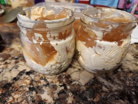 apple pie in a jar Apple Pie In A Jar Recipe, Apple Pie In A Jar, Pie In A Jar, Traditional Apple Pie, Cracker Toppings, Chia Seed Recipes Pudding, Plant Based Soups, Weight Watchers Recipes, Cherry Cheesecake