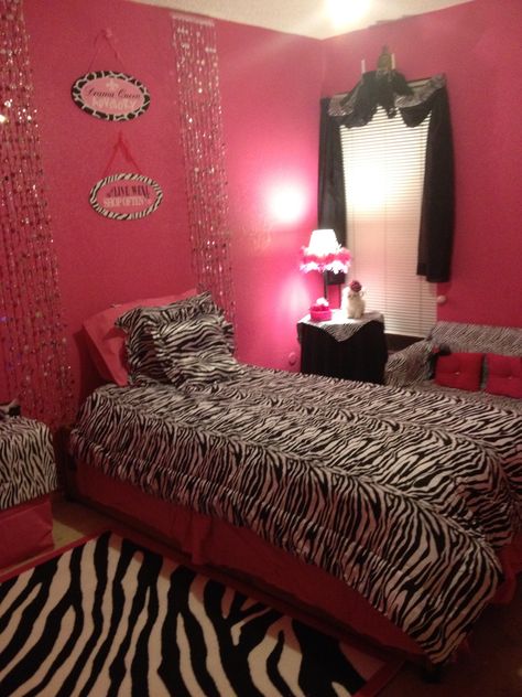 Zebra room I need the little things silver  hanging on the wAll Pink Shed, Zebra Room Decor, 2000s Bedroom, Blush Pink Living Room, Zebra Bedroom, 2000s Room, Zebra Room, Living Room Decoration Ideas, Room Decoration Ideas