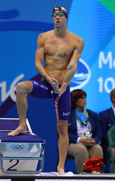 #RIO2016 Michael Phelps of the United States prepares to compete in the Men's 100m Butterfly Final on Day 7 of the Rio 2016 Olympic Games at the Olympic... Michael Phelps Body, Michael Phelps Swimming, Swimming Body, Swimming Drills, Swimming Motivation, Olympic Swimmers, Swimmers Life, Sports Awards, Athletic Training