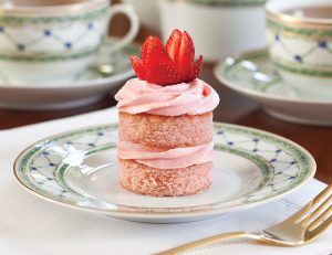 Strawberry Jam Cakes - TeaTime Magazine Strawberry Jam Cake Recipe, Strawberry Jam Cake, Jam Cake Recipe, Tea Party Desserts, Cake Preparation, Tea Party Recipes, Sandwiches Recipes, Afternoon Tea Recipes, Afternoon Tea Party