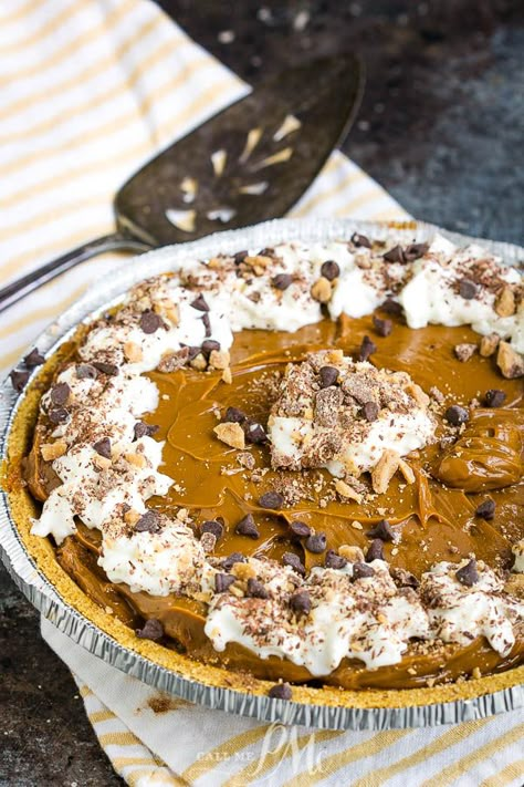 O'Charley's Caramel Pie Recipe has a buttery graham cracker crust, thick rich caramel dulce de leche, whipped cream and chocolate. Copycat O'charleys Caramel Pie, Copycat Ocharleys Caramel Pie, Copycat O’charley’s Caramel Pie, O’charleys Caramel Pie, Ooey Gooey Caramel Pie, Carmel Cream Pie Recipe, Chocolate Caramel Pie Recipes, Ocharleys Caramel Pie Recipes, Carmel Pie Easy