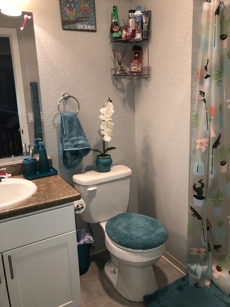 Bathroom Towel Decor Ideas, Bathroom Shower Curtain Ideas, Bath Decor Ideas, Bathroom Staging, Teal Bathroom Decor, Girl Bathroom Decor, Shabby Chic Rooms, Bathtub Ideas, Beautiful Bathroom Decor