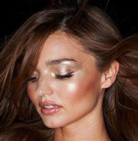 Miranda Kerr Makeup, Love Is Life, Bombshell Makeup, Makeup Vs No Makeup, Angel Makeup, Victoria Secret Makeup, Doll Makeup, Glowing Makeup, Glowy Makeup