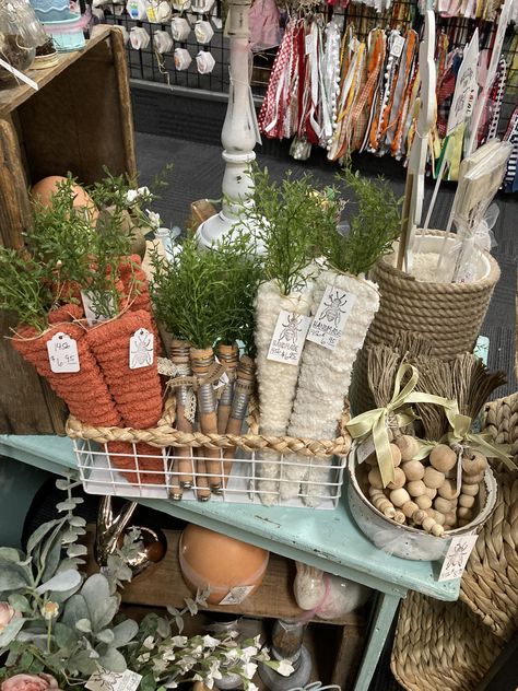 Easter Booth Display, Easter Booth Ideas, Farmhouse Boutique Ideas, Spring Booth Display Ideas, Antique Shop Display Ideas, Spring Primitives, Antique Easter Decorations, Antique Shop Display, Booth Table