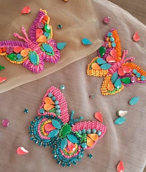 Bead Work Embroidery Blouses, Hand Beaded Embroidery Dress, Cutdana Work Embroidery, Embroidered Crafts, Embroidered Accessories, Embroidered Butterflies, Wonder Of The World, Diy Bead Embroidery, Hand Beaded Embroidery