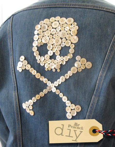 Mr. Peacock's DIY Button Jacket - click on pic to check out more of ouy fav DIYs using buttons! Diy Button Crafts, Diy Highlights, Look 80s, Detail Couture, Patrick Kelly, Diy Vetement, Diy Buttons, Denim Crafts, Latest Fashion Design