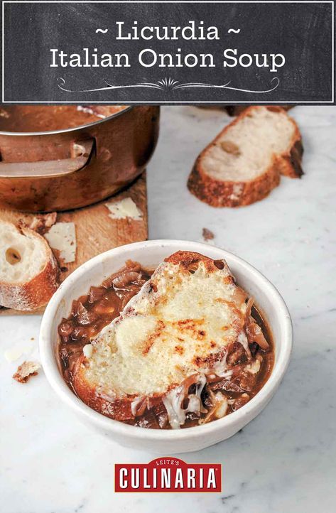 This Italian onion soup is an inexpensive, comforting bowl of goodness that's similar to its French cousin. #soup #souprecipes #onionsoup #licurdia Soups And Stews Recipes, Homemade Vegetable Broth, Soup For Dinner, Onion Soup Recipe, Stews Recipes, Vegetarian Italian, Italian Dinner Party, Onion Soup Recipes, Lamb Curry