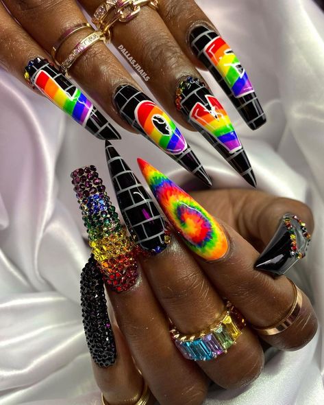 🌸DALLASJNAILS🌸 on Instagram: “🏳️‍🌈HAPPY PRIDE MONTH🔥🌈 handpainted and inspired by @courtneycantwell_nails ✨😍 - #pridemonth #pride #pride2021 #lgbtq ‭ #miaminailtech…” Liner Nail Art, Short Coffin Nails Designs, Pink Tip Nails, Pride Nails, Rainbow Nails Design, White Gel Nails, Gel Nails French, Hippie Nails, Nude Nail Designs