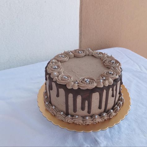 Mocha Cake Aesthetic, Mocha Cake Decoration, Mocha Cake Design, Cappuccino Cake, Mocha Cake, Chocolate Drip Cake, Invisible String, Cake Aesthetic, Chocolate Drip