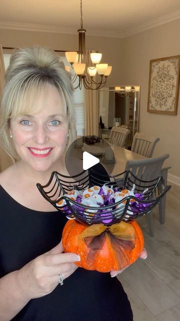 Pinterest Craft, Dollartree Diy, Halloween Candy Bowl, Candy Basket, Cute Candy, Diy Pumpkin, Candy Bowl, Diy Candy, Tree Diy