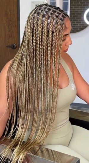 Stunning and classy hairstyles to rocks this season. - Stylish Naija Heair Style, Honey Blonde Color, Ghana Braids Hairstyles, Stylish Naija, Classy Hairstyles, Aso Ebi Styles, Cool Braids, Creative Hairstyles, Trending Hairstyles