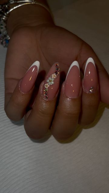 Freisy Romero Mesa on Instagram: "✨✨✨✨✨✨✨✨✨✨✨✨✨✨✨✨✨✨✨✨✨✨ 💎💎💎💎💎💎💎💎💎💎💎💎💎💎💎💎💎💎💎💎💎💎" French Tip Colour, Natural French Nails, Nails Practice, December Nails, Nail Time, Nail Colours, Nail Sets, December 2024, Oval Nails