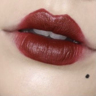 1920s Vampire Makeup, 1920 Lips, 1920s Lips, Vampy Makeup Looks, Red Lipstick Aesthetic, 30s Makeup, 50s Makeup, Cherry Lipstick, 1920s Makeup