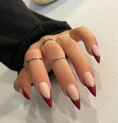 Trendy Stilleto Nails Designs, Red Stilleto Nails Designs Ideas, Simple Fall Stilleto Nails, Nails Stilleto Inspiration, Red Tip Stiletto Nails, Classy Baddie Nails Almond, Stilleto Nails French Tip Designs, Women Nails Designs, Red Detail Nails