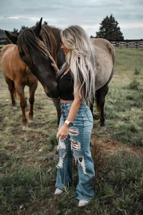 Western Hairstyles, Leah Fish, Short Hair Braids, Country Summer Outfits, Western Photoshoot, Grey Hair Transformation, Chic Short Hair, Lazy Hairstyles, Western Shoes