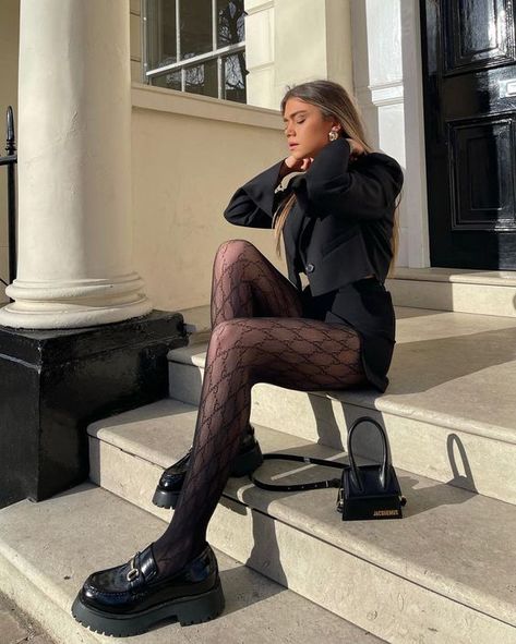 Patterned Tights, Paris Outfits, Looks Street Style, Mode Inspo, Mode Vintage, Black Tights, Looks Vintage, Elegant Outfit, Outfits Casuales