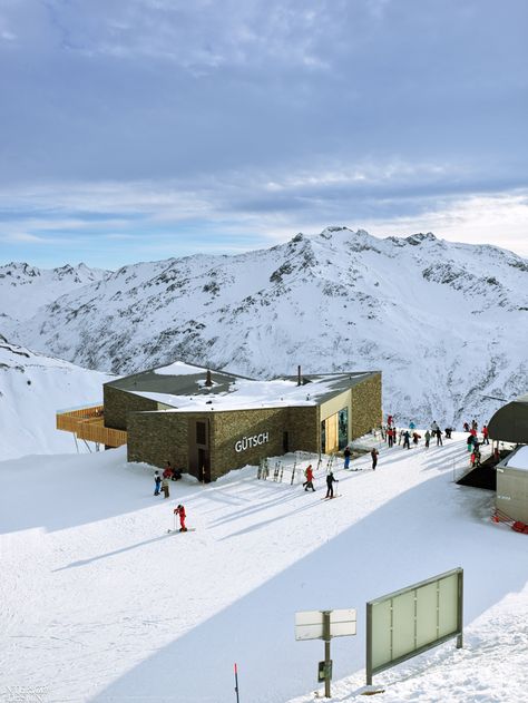 Studio Seilern Designs Ski-In/Ski-Out Restaurants in the Swiss Alps | Interior Design Magazine Alps Interior Design, Ski Resort Restaurant, Ski Restaurant, Ski Store, Ski Bar, Ski Village, Ski Hotel, Japanese Bar, Architect Student